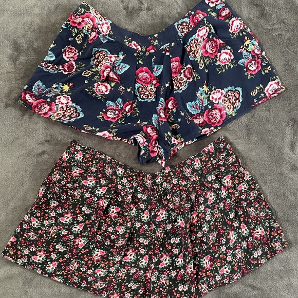 Flowy Floral Short Shorts Size L - Picture 1 of 3